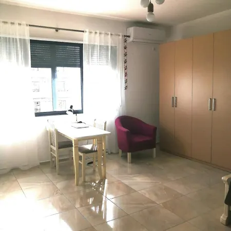 Studio apartment شقة